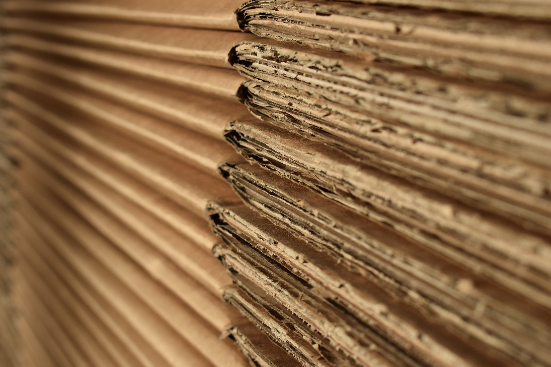 cardboard 2111107 1920 optimal